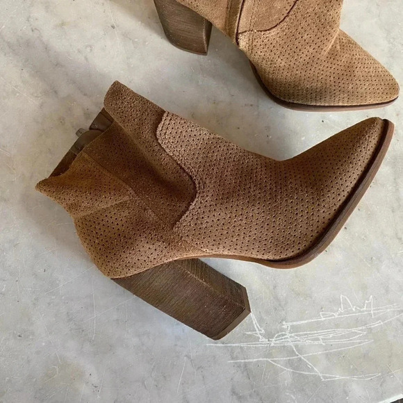 Vince Camuto Boots Womens 7.5  Brown - Picture 9 of 9